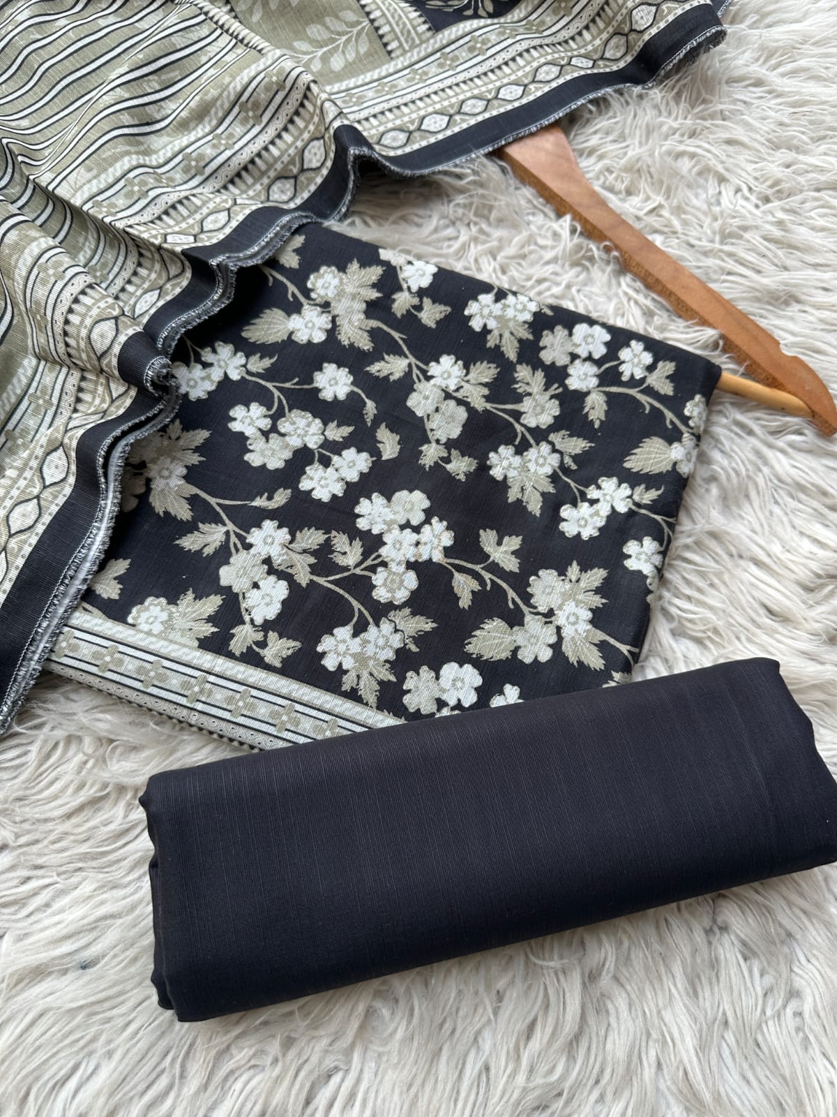 BSK31 - Bin Saeed Unstitched 3 Piece Khaddar