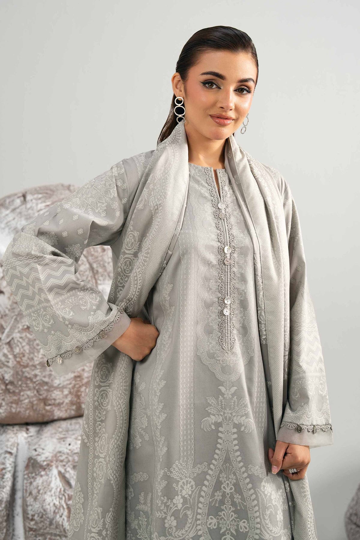 42502043 - Nishat Lawn Jacquard 3P