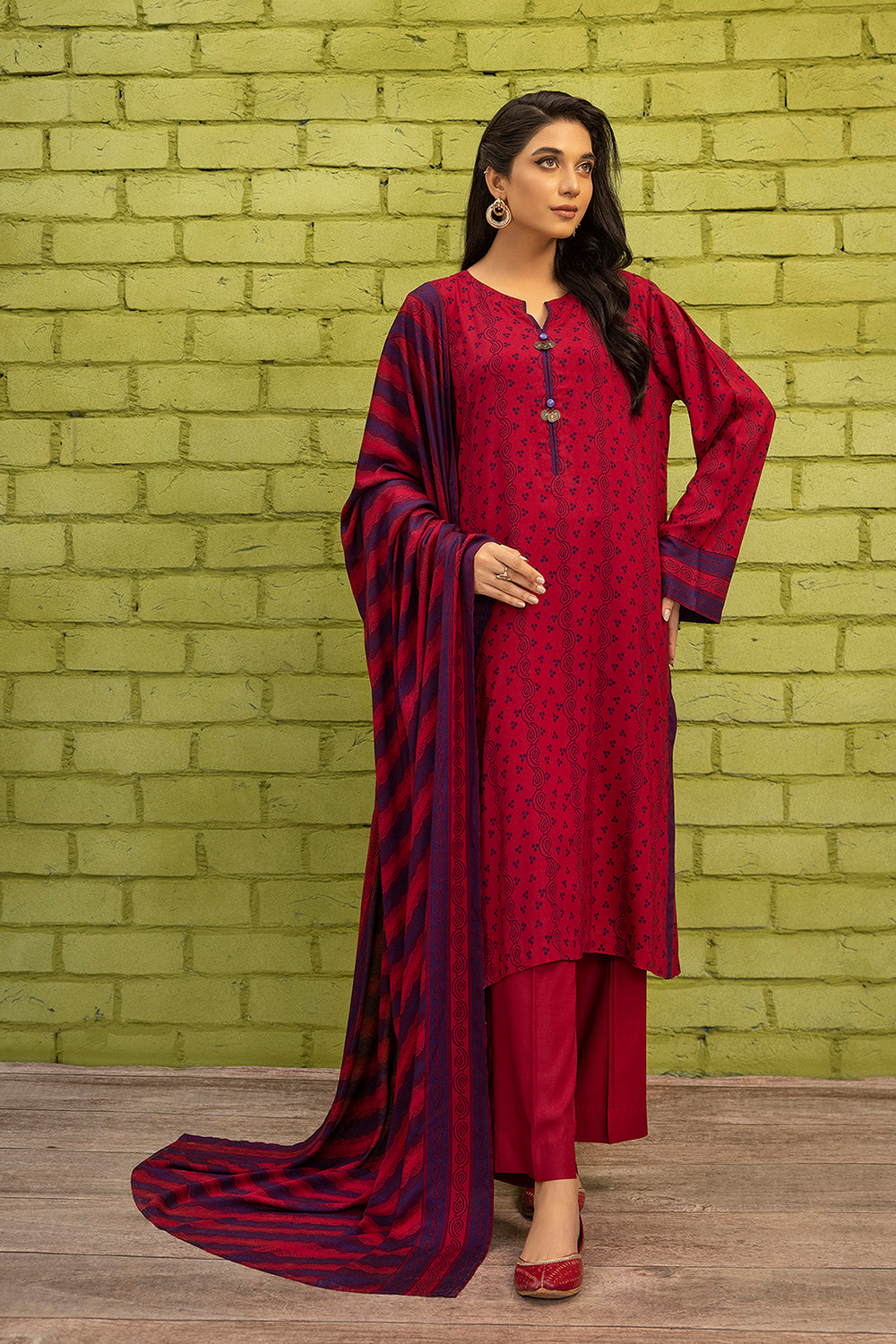 520186 - Nishat Printed Lawn 3P