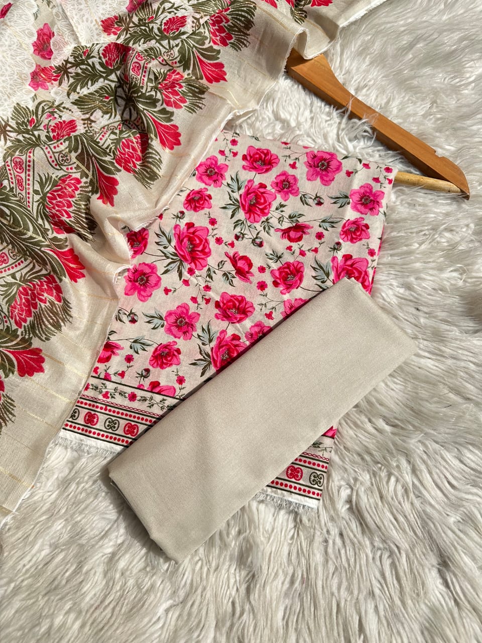 BS42 - Bin Saeed Unstitched 3 Piece Lawn