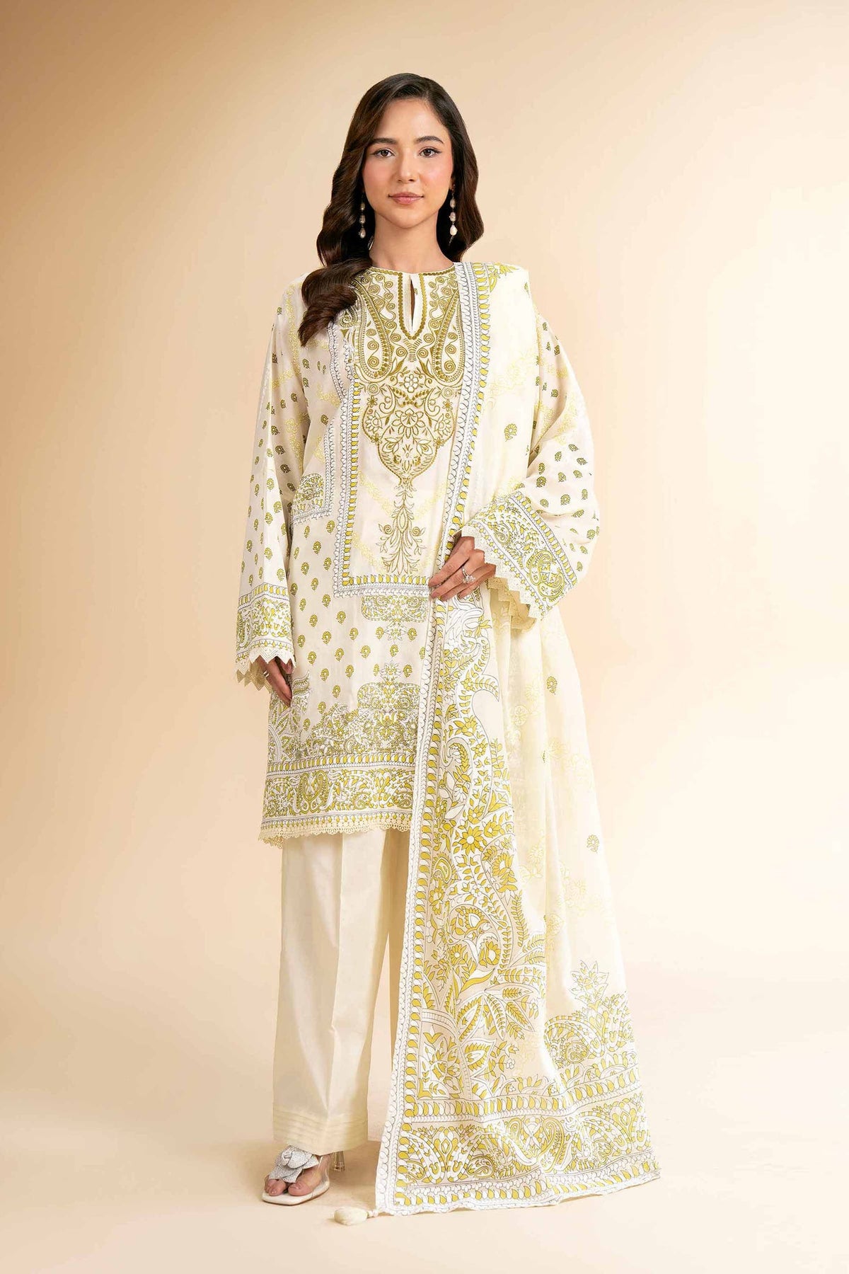 42501660 - Nishat Lawn Embroidered 3P