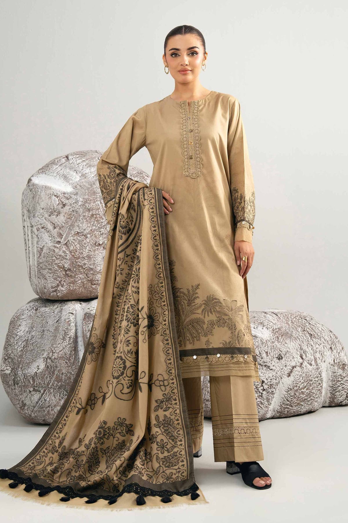 42502040 - Nishat Lawn Jacquard 3P
