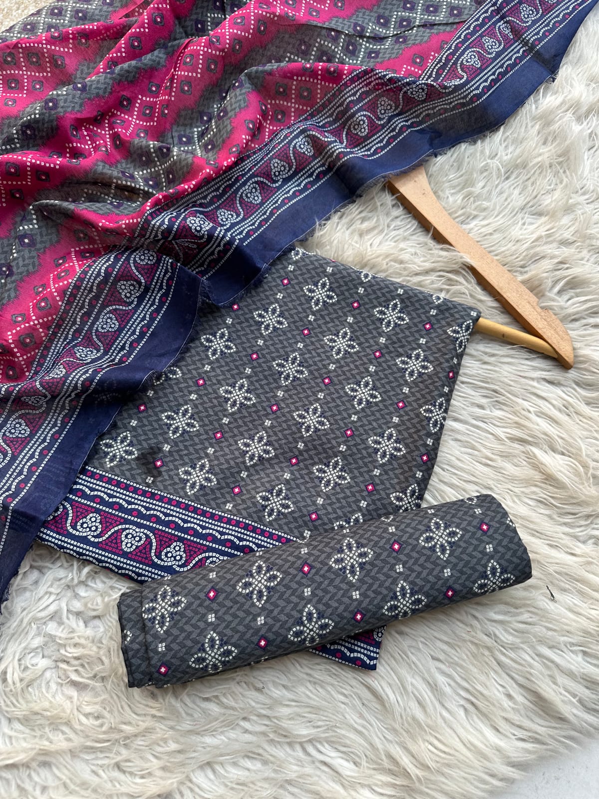 BSN124 - Bin Saeed Unstitched 3 Piece Lawn