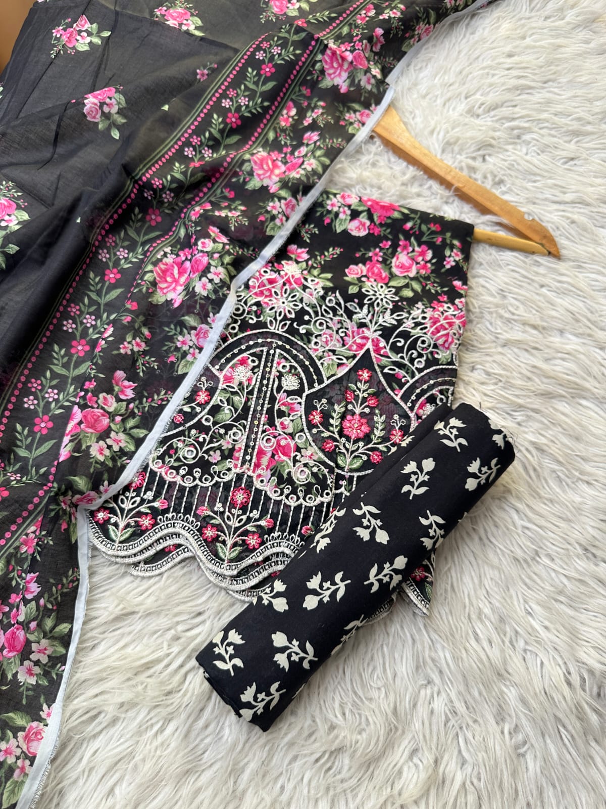 MC15 - Mico Embroidered Lawn 3P