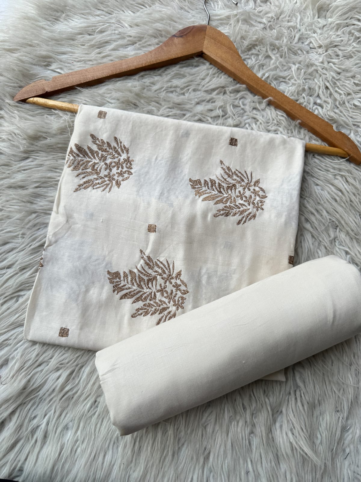 B16 - Bareeze Embroidered Linen 2P
