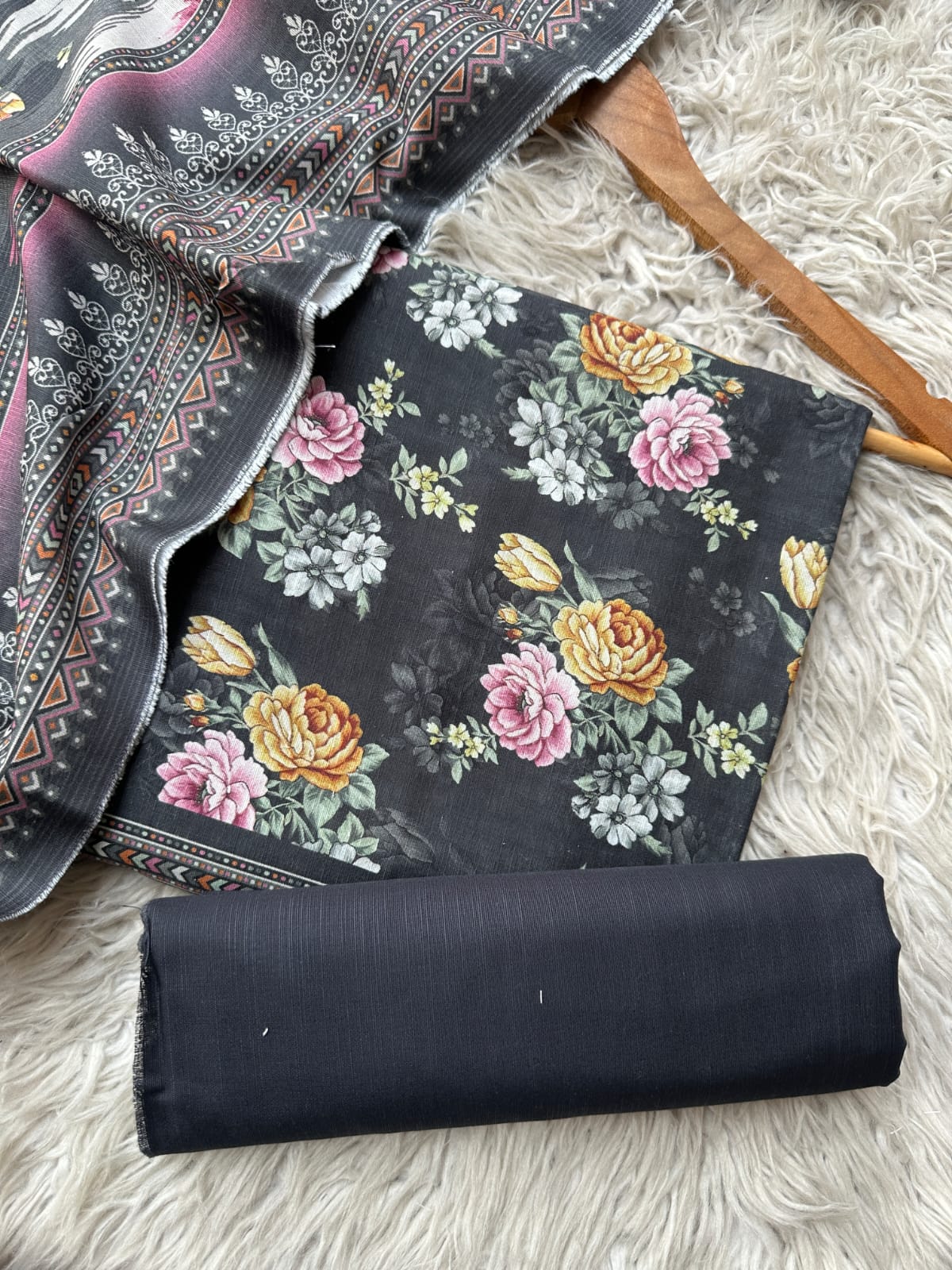 BSK32.- Bin Saeed Unstitched 3 Piece Khaddar