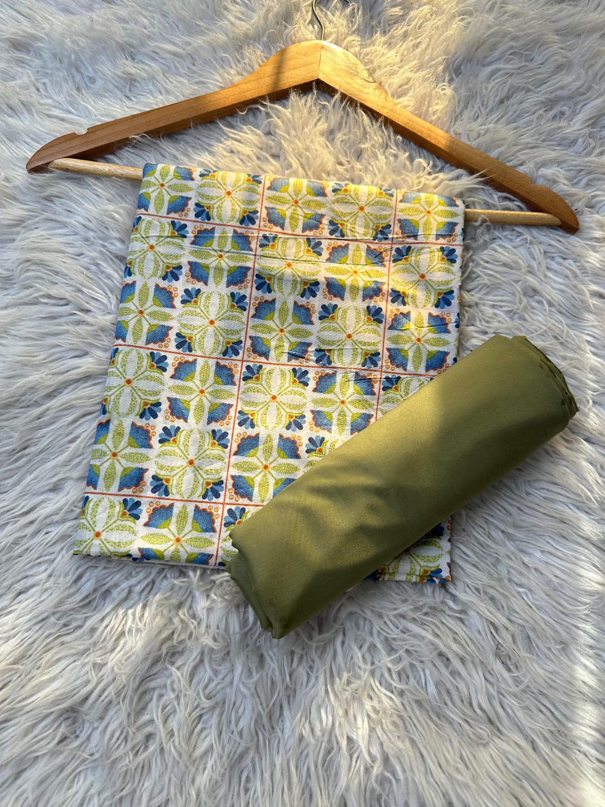 BYT100 - Beechtree Unstitched Lawn 2 Piece