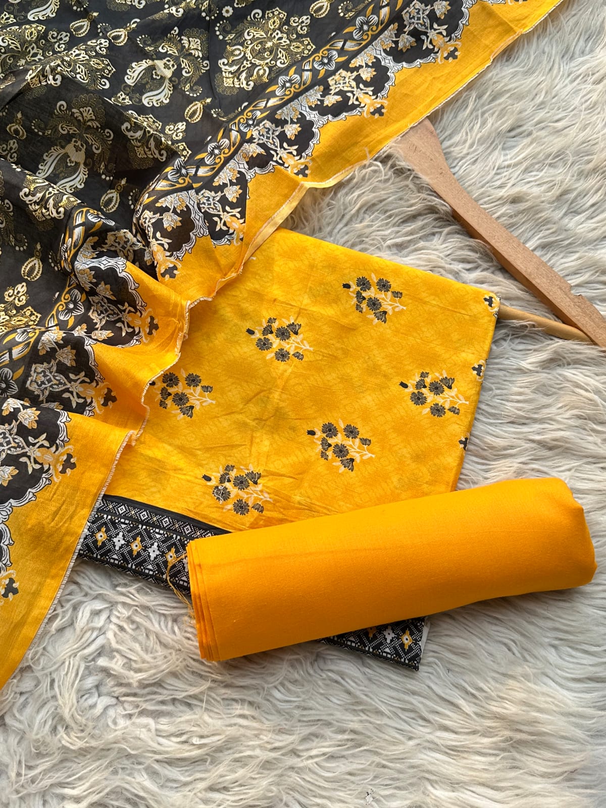 MH3 - Mahnaz Unstitched 3Piece Lawn