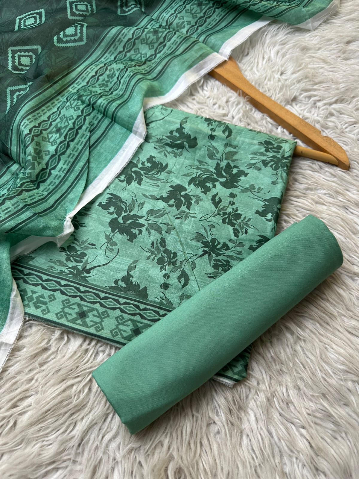 MH6 - Mahnaz Unstitched 3Piece Lawn