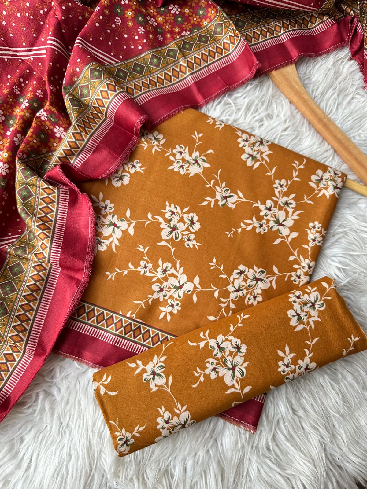 BSN40 - Bin Saeed Unstitched 3 Piece Lawn