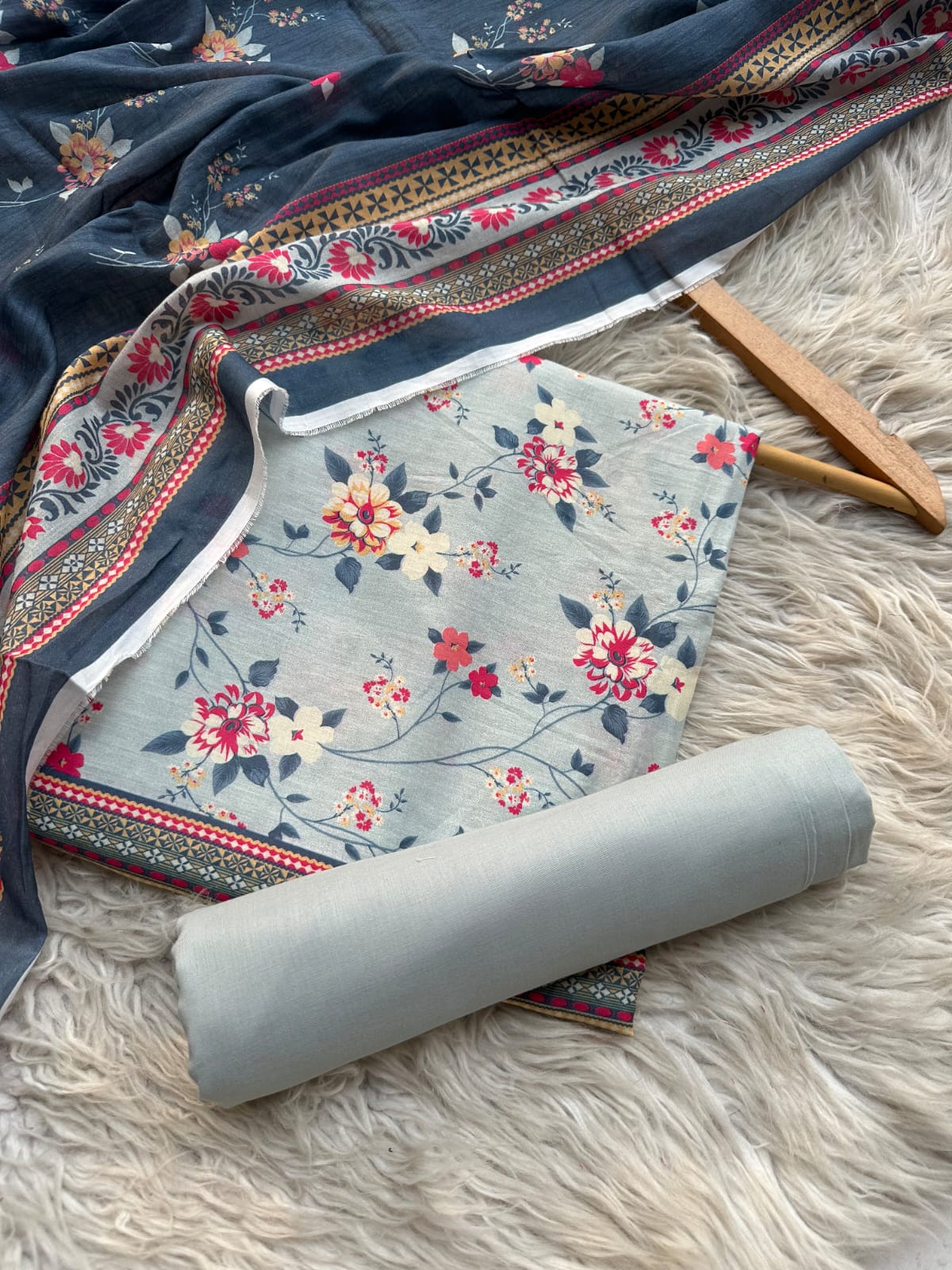 MH2 - Mahnaz Unstitched 3Piece Lawn
