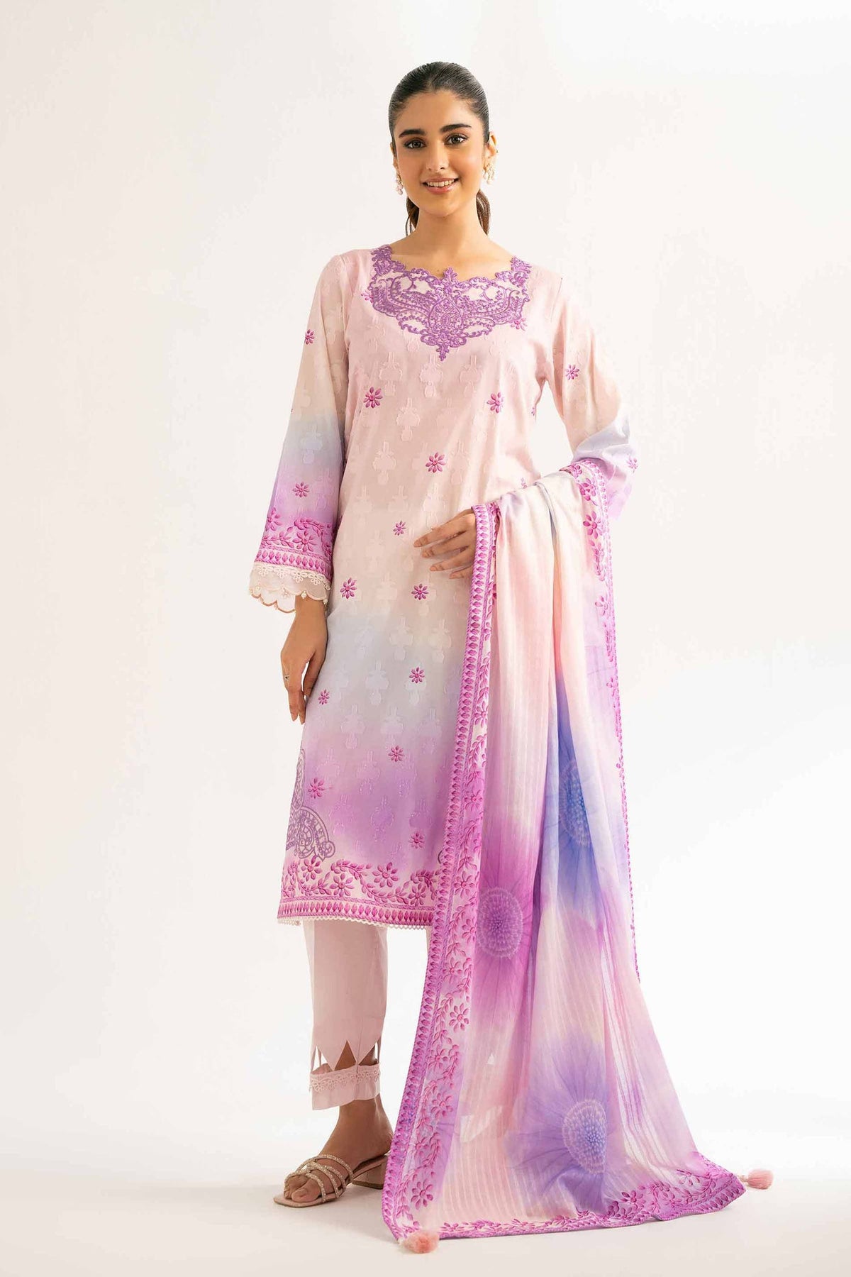 42502208 - Nishat Lawn Jacquard 3P