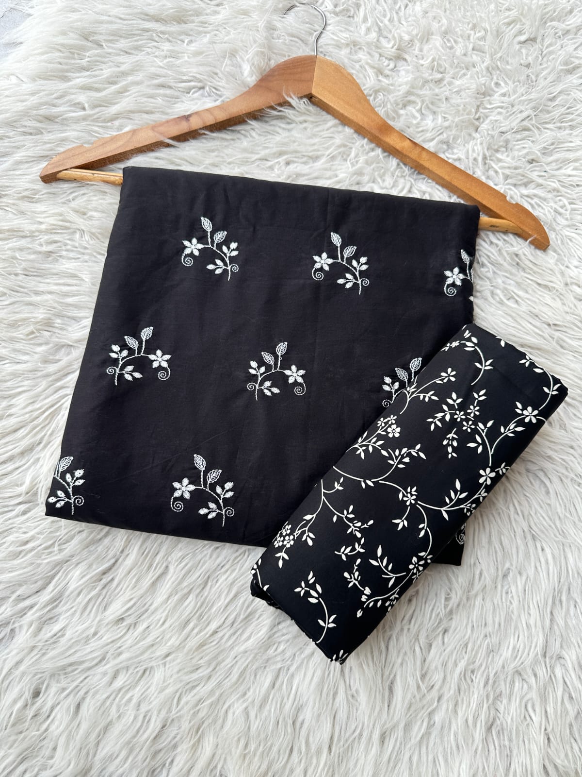 GT1 - Generation Embroidered Lawn 2P