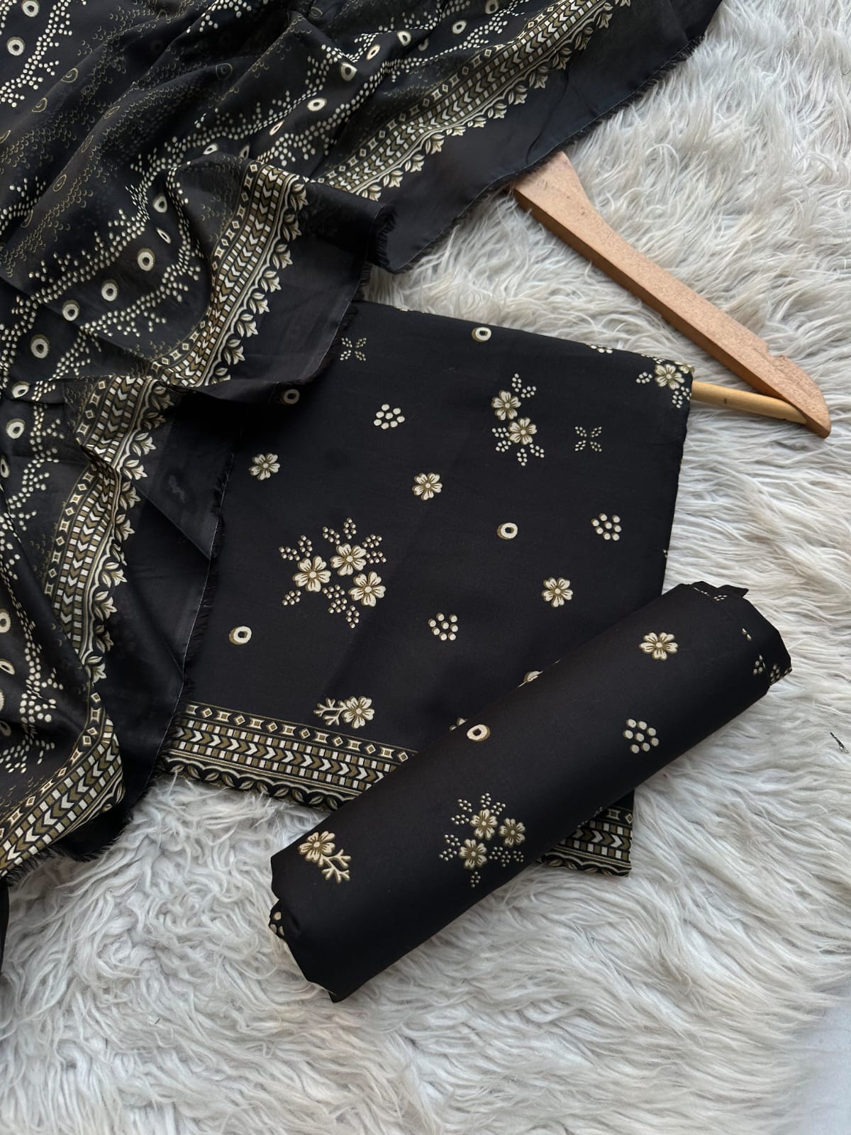BSN126 - Bin Saeed Unstitched 3 Piece Lawn