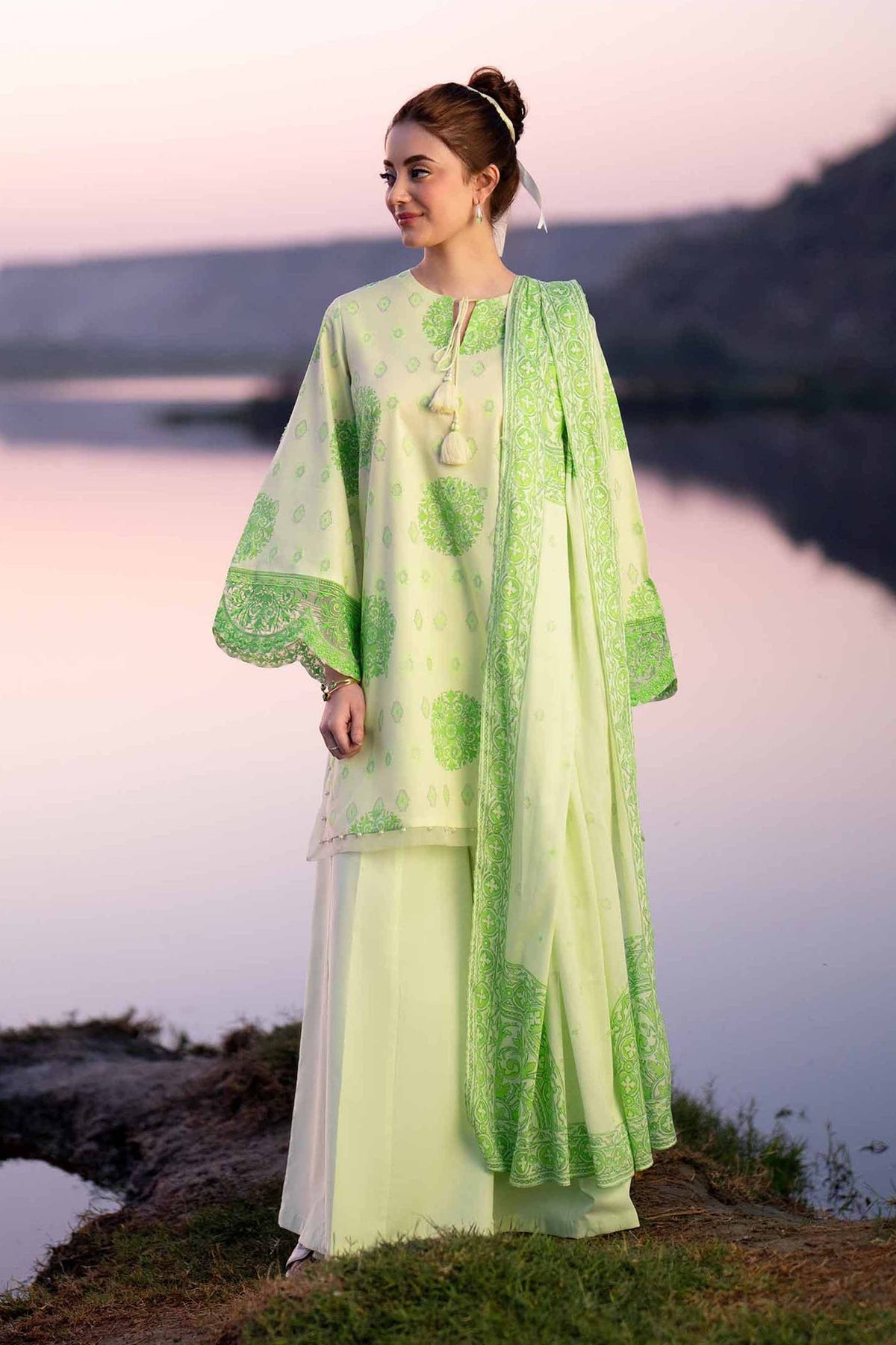42501630 - Nishat Lawn Jacquard Embroidered 3P