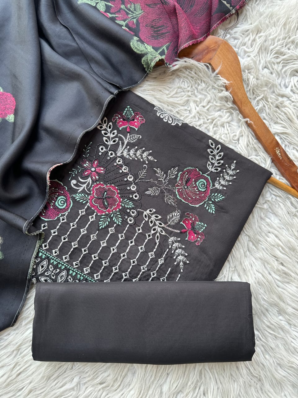 NU7 - Nureh Unstitched Embroidered Jacqaurd 3P