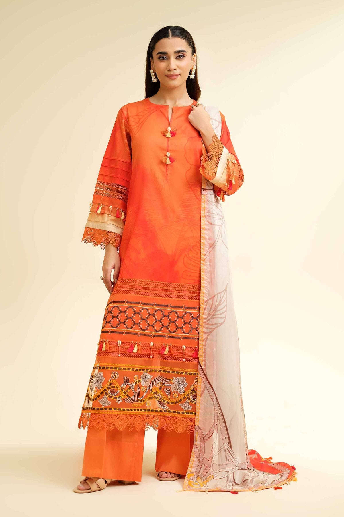 42501477 - Nishat Lawn Embroidered 3P