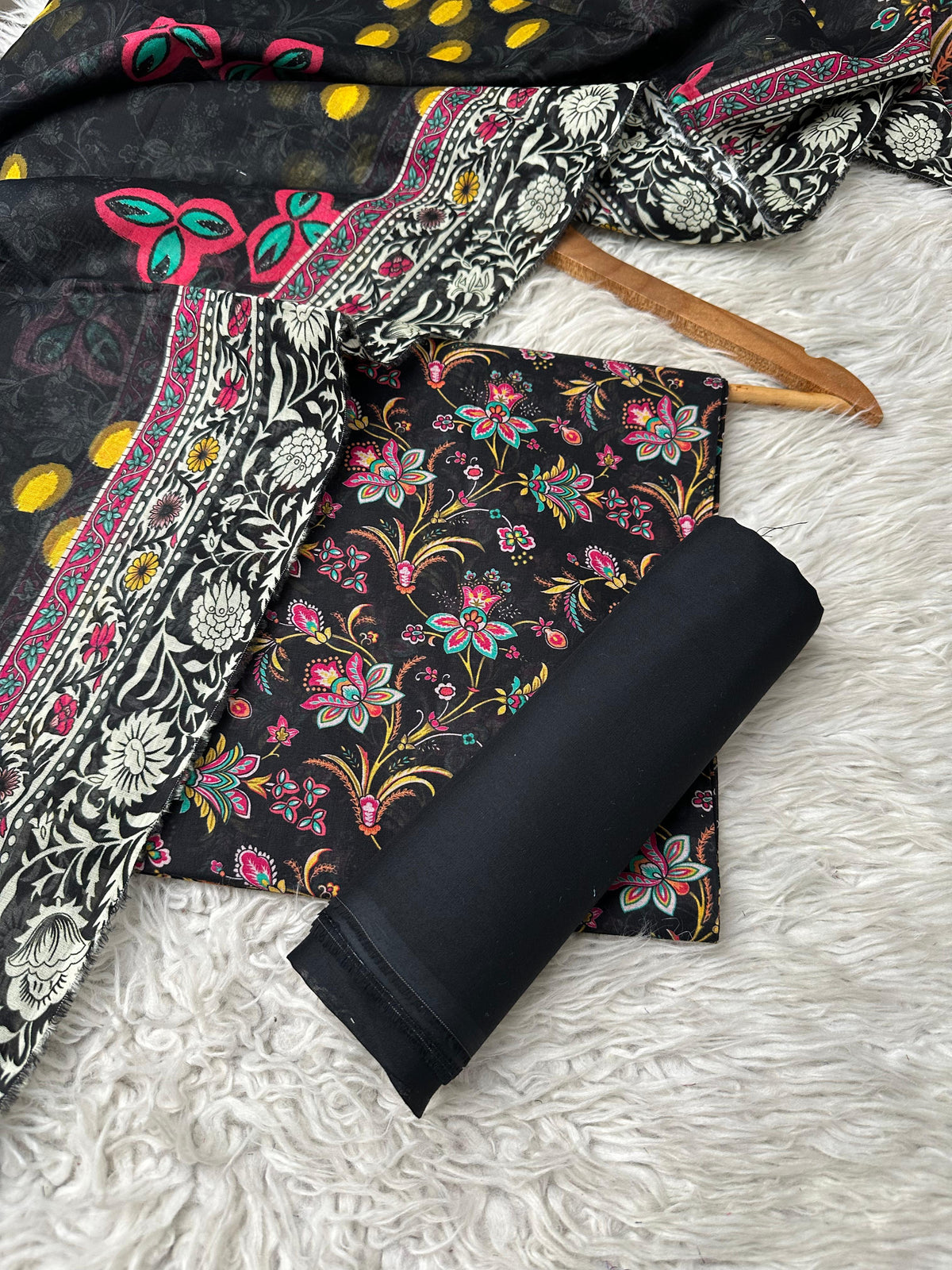 NT5218 - Nishat Printed Lawn 3P