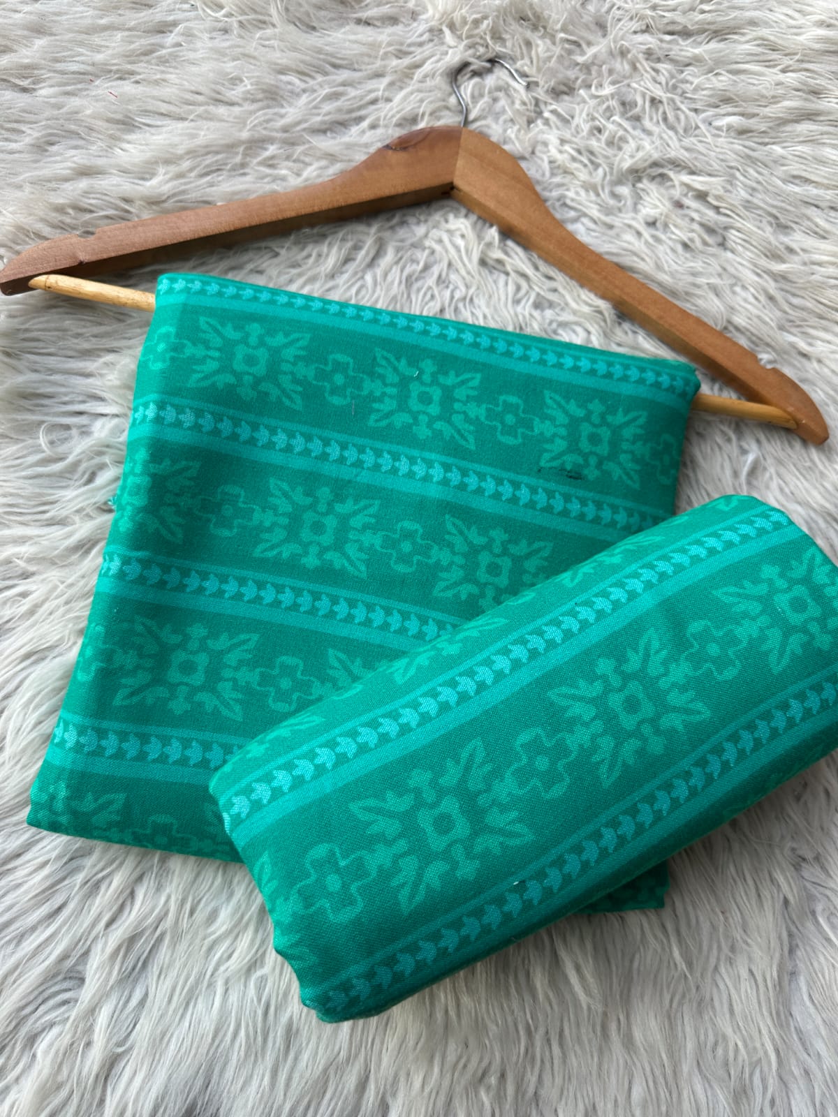 ET19 - Ethnic Winter Peach Wool Printed 2P