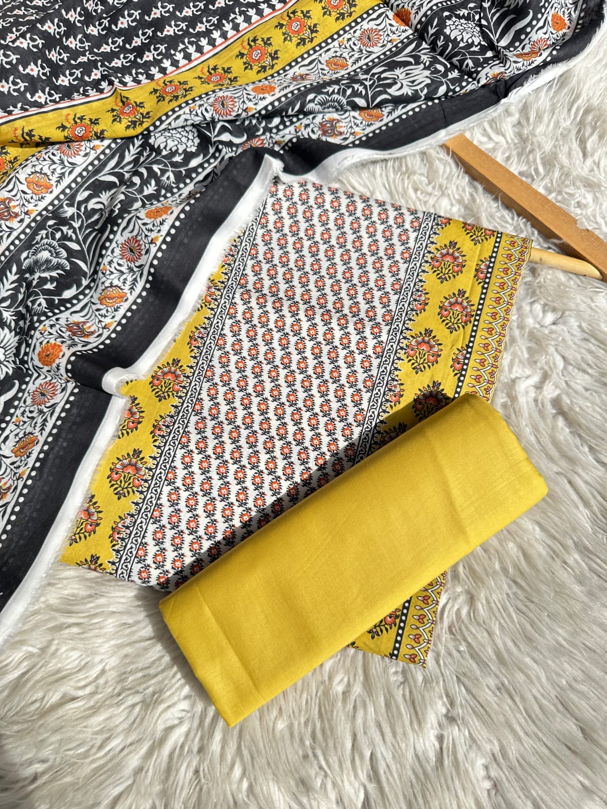 B22 - Bonanza Unstitched Lawn Printed 3P