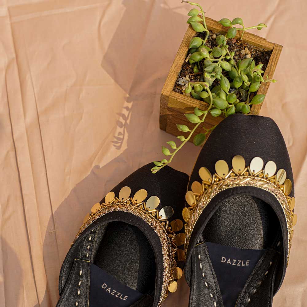 Black ladies shoes in Pakistan | dazzle